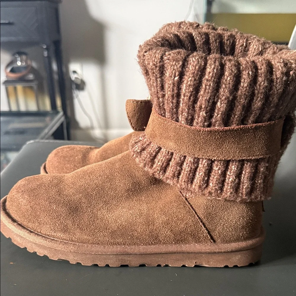 UGG Cambridge Boot, Kids Size 5